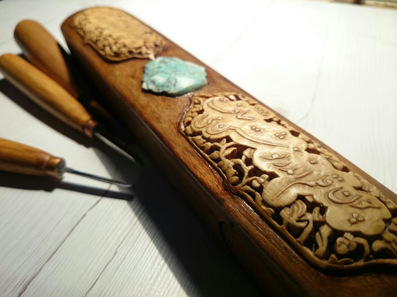 قلمدان چوبی منبت کاری شده